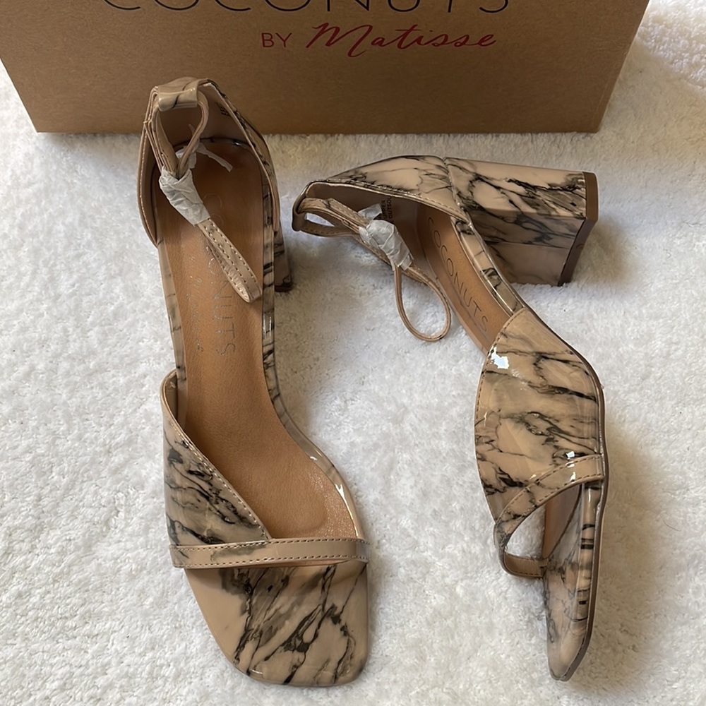 Coconuts by Matisse ladies sandals 👡